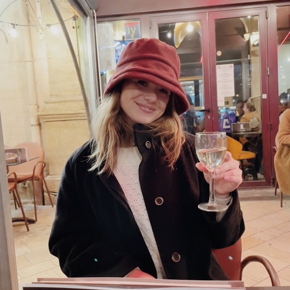 Meet your Posher, Anna - Picture 2 of 4